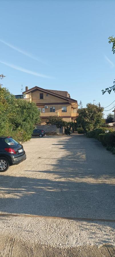 Apartamento Garden Basement - Seminterrato Max 4 Ospiti - Fiumicino Vicino Aeroporto E Fiera Exterior foto